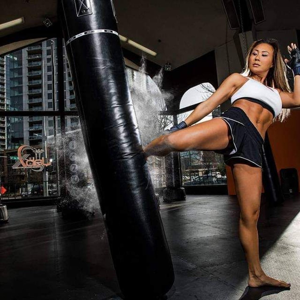 Read more about the article 10 Kickboxing Moves to Tone Your Body
